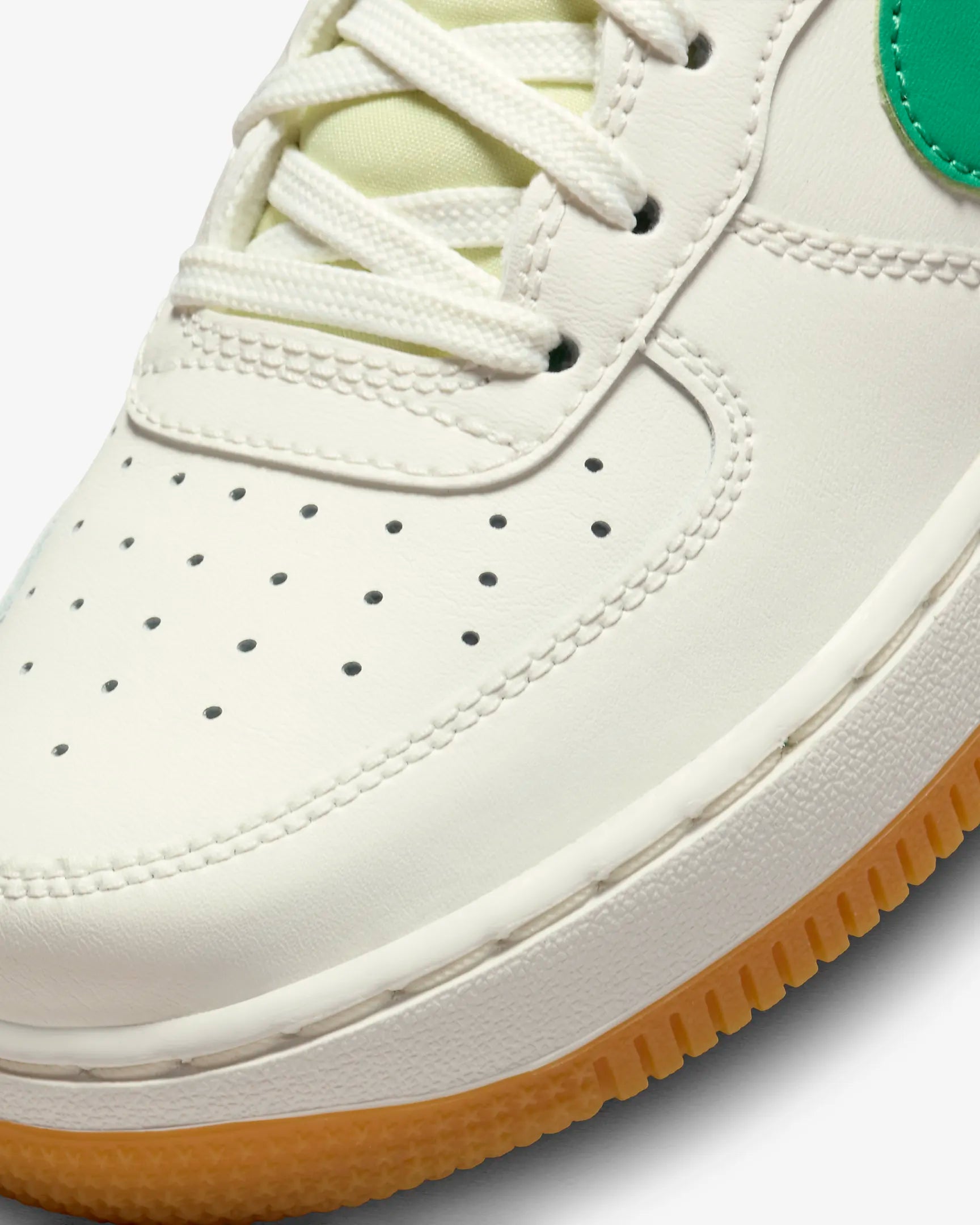 Nike Air Force 1 LV8 3 (GS) FJ7540 100